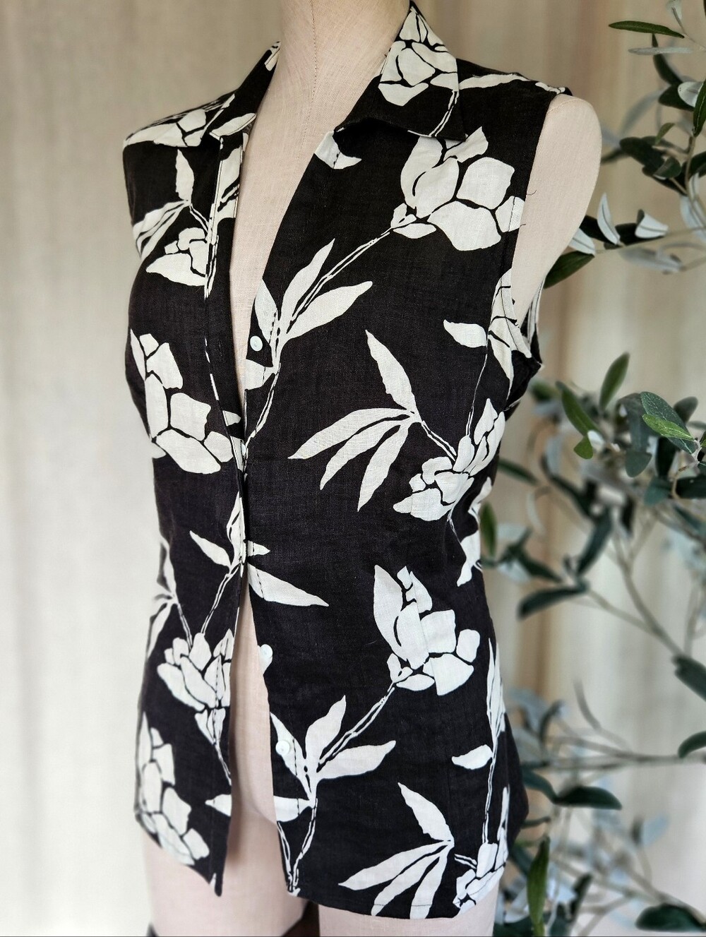 Black White Floral Pattern Linen Sleeveless Button Down Summer Tank